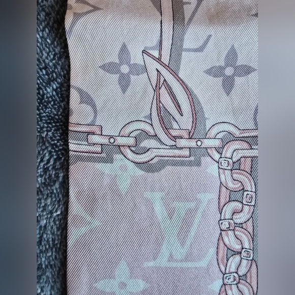 Louis Vuitton (LV) Bandeau - Picture 5 of 10